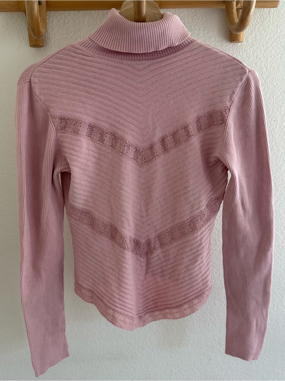 Bebe Y2K silk blend pink ribbed knit turtleneck sweater with lace trim size M